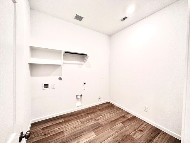 Building Photo - 18330 Tiger Flowers Dr