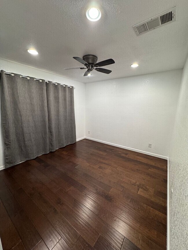 Building Photo - 3bed/2bath Chandler home for rent!