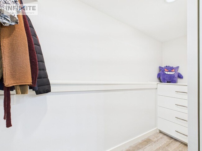 Building Photo - Great Four Bedroom! First Month Half Off!!