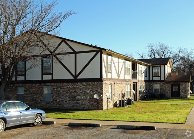 Building Photo - Pecan Tree Square