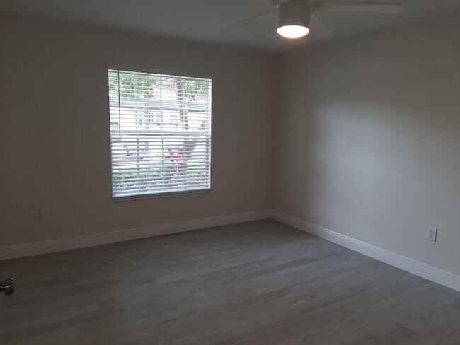 Building Photo - 1769 Four Mile Cove Pkwy