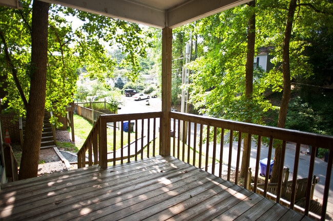 Building Photo - Great house with hardwood floors! Walk to ...
