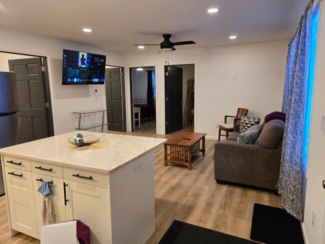 Building Photo - N2287 Memorial Dr