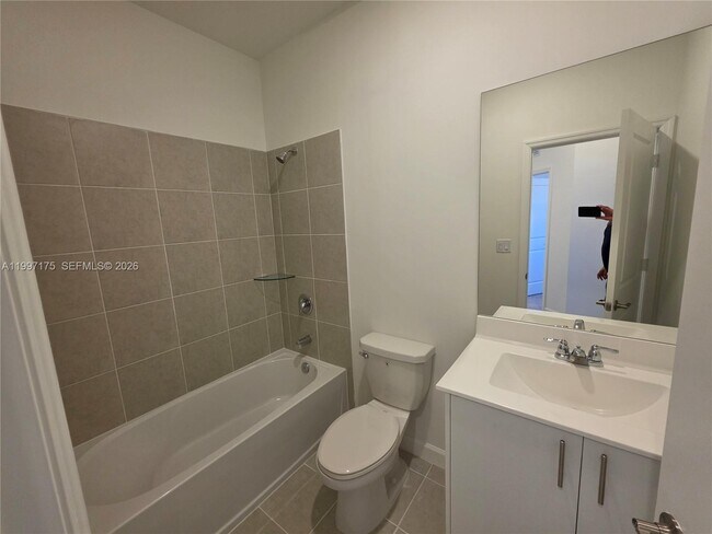 Building Photo - 2739 SE 25th Ave