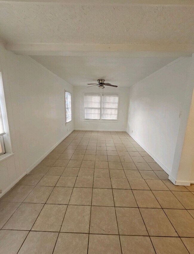 Building Photo - Biloxi 3 Bedroom