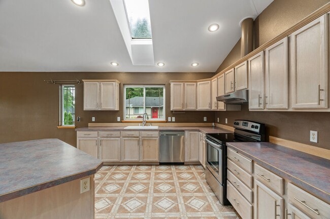 Building Photo - 502 E Ferndale Ave