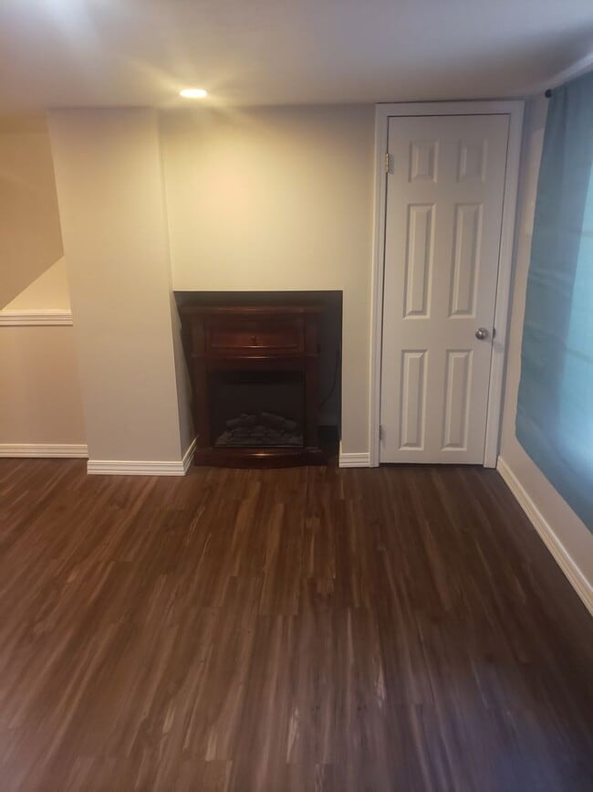 Building Photo - Cute 2 bedroom