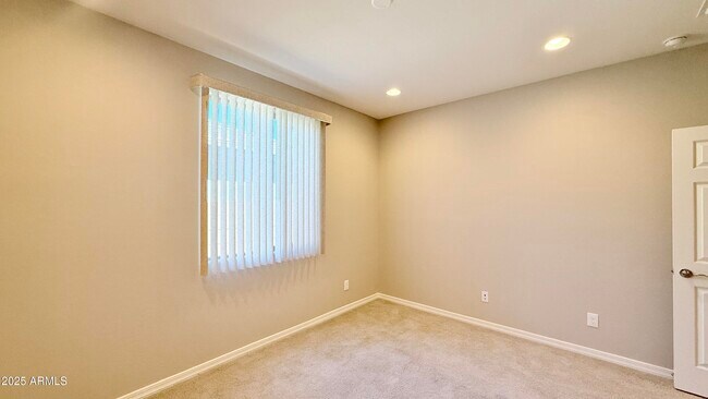 Building Photo - 25945 W Horsham Dr