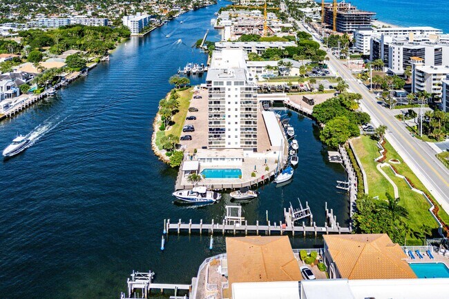 Building Photo - 1160 Hillsboro Mile