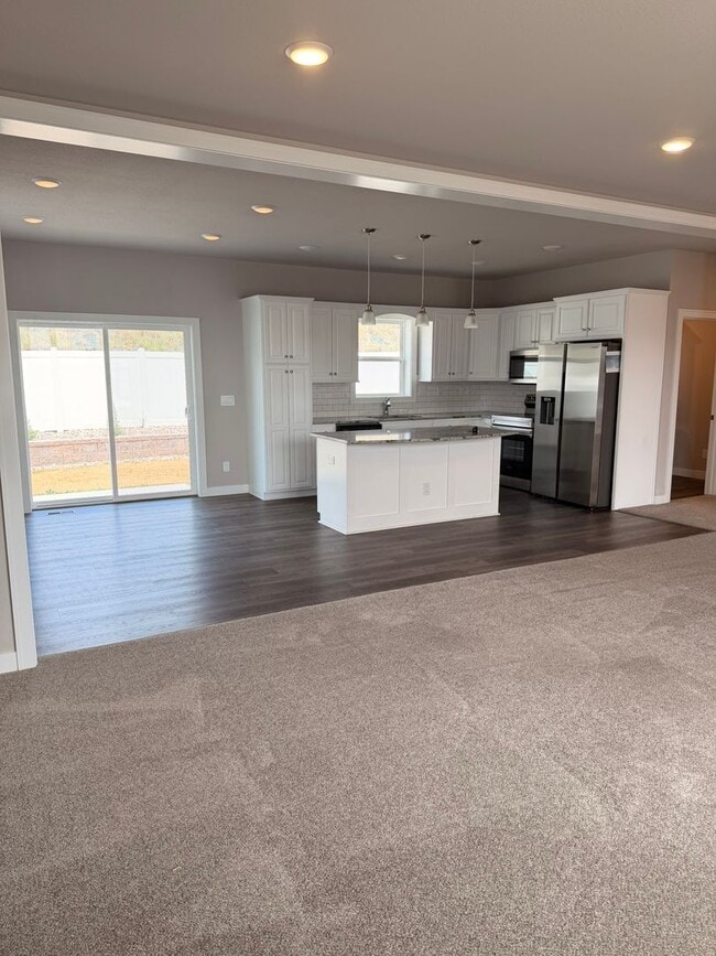 Building Photo - Modern, spacious, and move-in ready—this is the rental you’ve been waiting for!