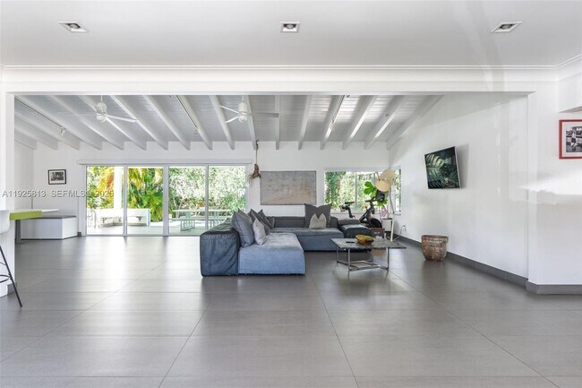 Building Photo - 501 NE 51st St