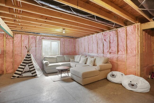 Building Photo - 4 Bedroom Ranch in SW Champaign - Availabl...
