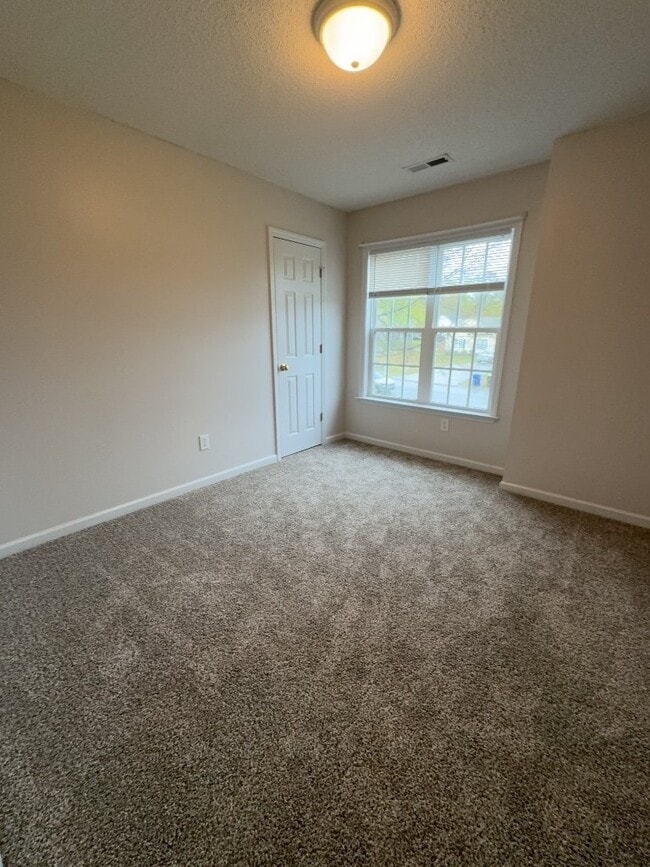 Building Photo - 107 Sabrina Dr