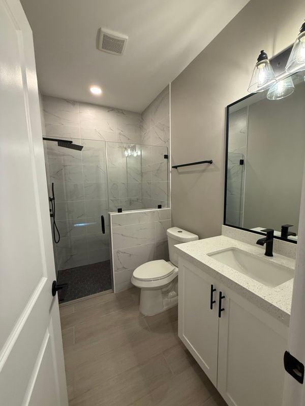Building Photo - 3211 Villa Rosa Dr