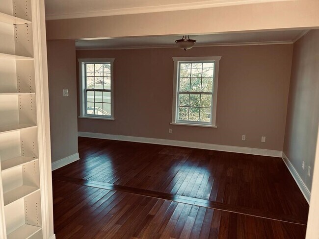Building Photo - 610 Enid St
