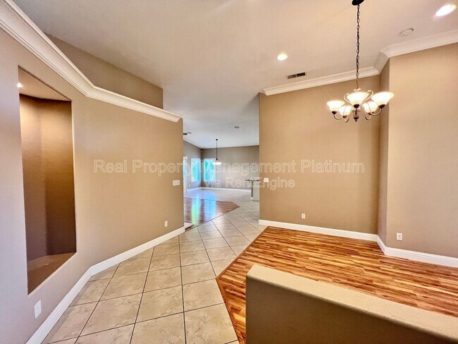 Building Photo - 5705 E Erin Ave