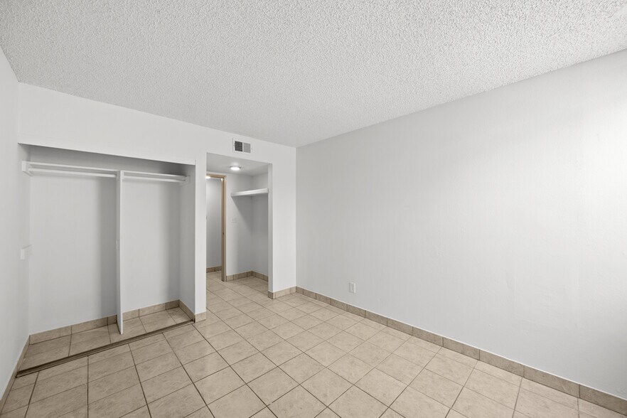 Building Photo - 18620 Hatteras St