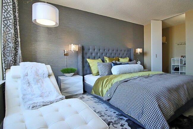 Building Photo - 75 W Superior St