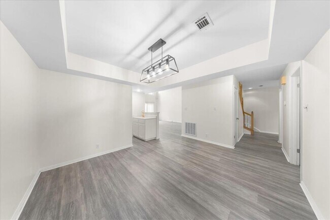 Building Photo - 10900 Crown Colony Dr