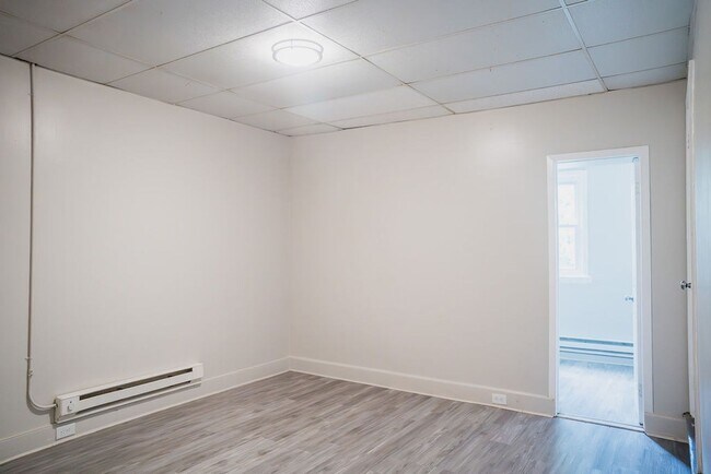 Building Photo - Spacious 3-Bedroom Home with Brand-New Appliances – Available Now in Allentown!