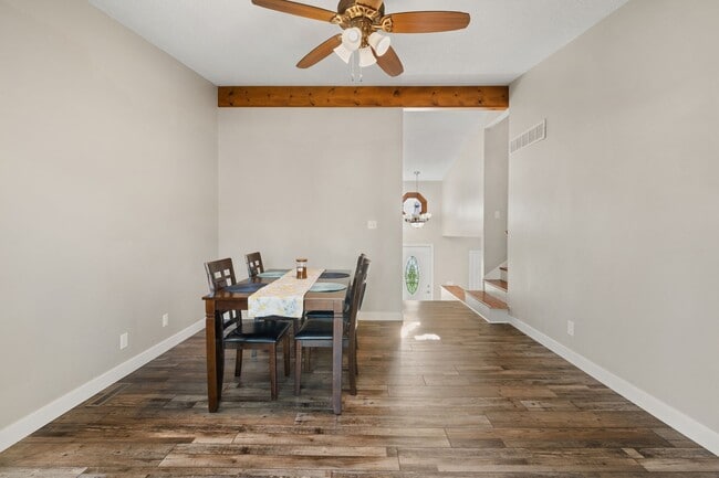 Building Photo - Charming 3-Bedroom Home with Spacious Layo...