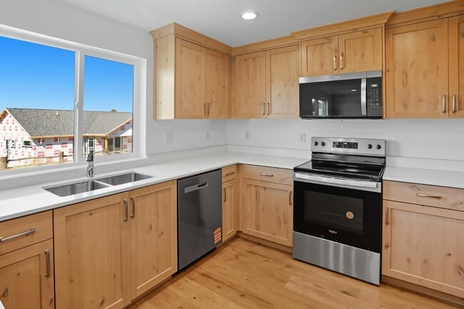 Building Photo - 225 265