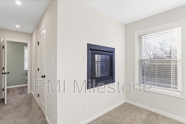 Building Photo - 530 N 3rd St