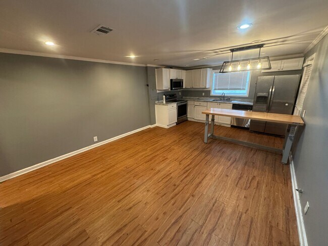 Building Photo - 290 Clisby Pl