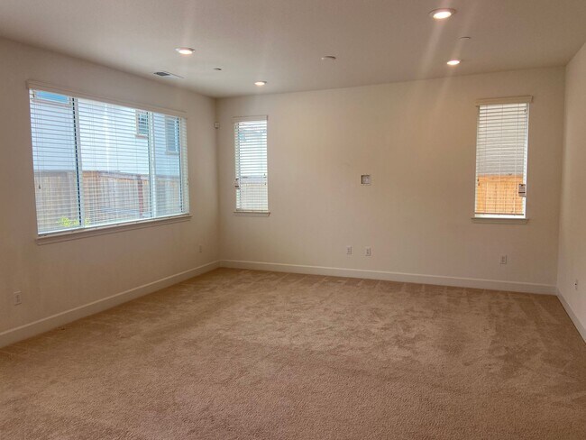 Building Photo - Folsom Ranch Community - 4 Bedroom, 2.5 Ba...