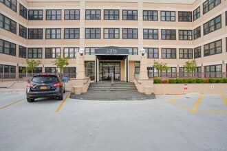 Building Photo - 20 Anderson St