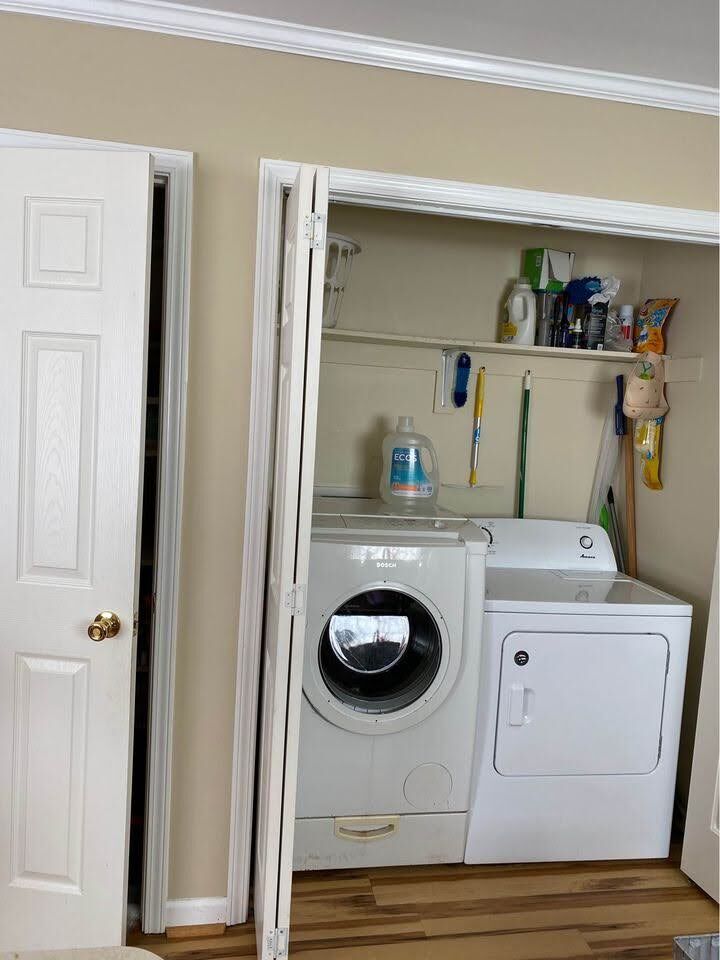 laundry area with sliding doors - 1214 Berkeley St