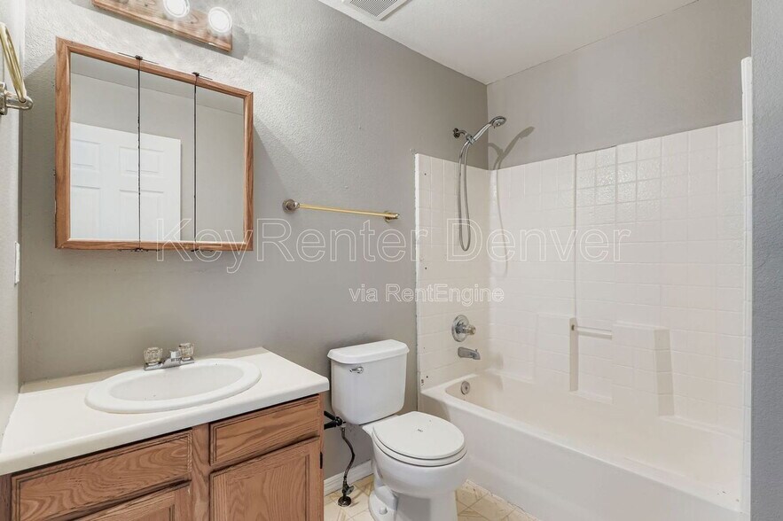 Building Photo - 2900 W 65th Ave