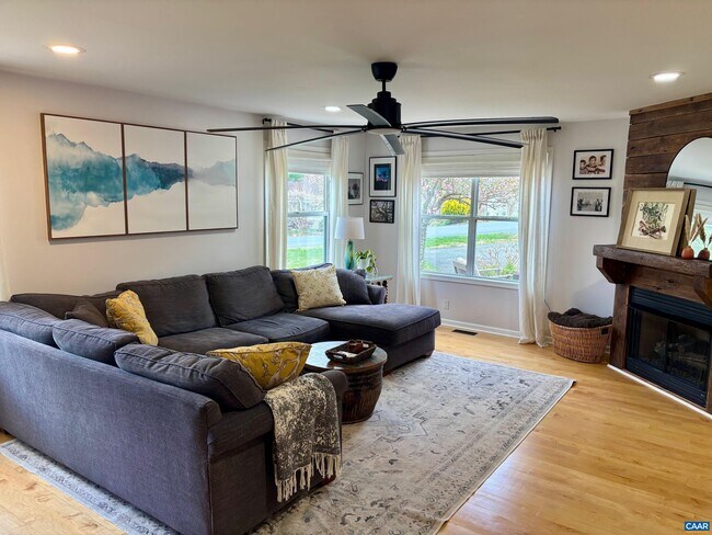 Building Photo - 292 Blackthorn Ln