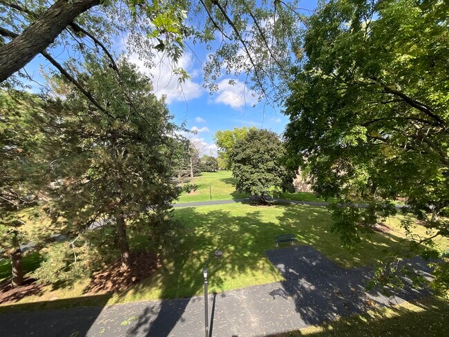 Building Photo - 1477 N Winslowe Dr
