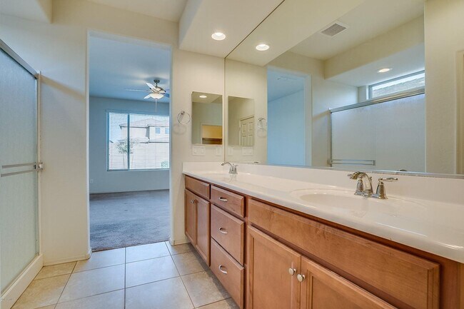 Building Photo - Charming 4-bed, 3.5 bath home with full SOLAR at Trailside community on Happy Valley in North Peoria