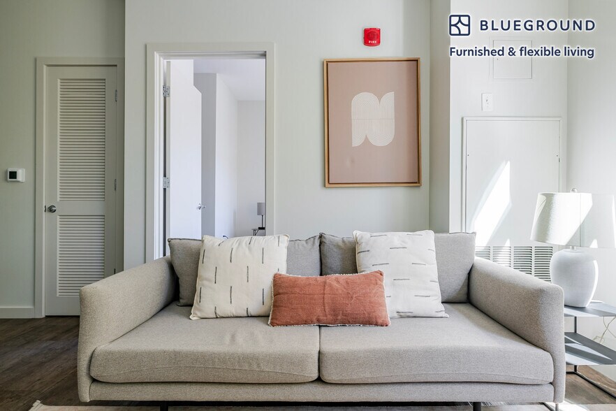 Building Photo - 240 Sidney St