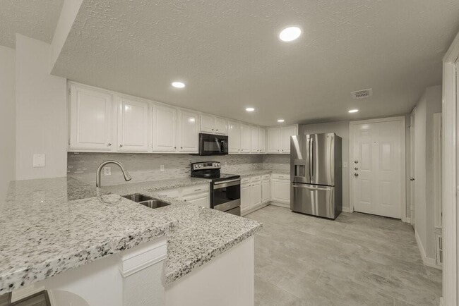 Building Photo - 9223 Bristlebrook Dr