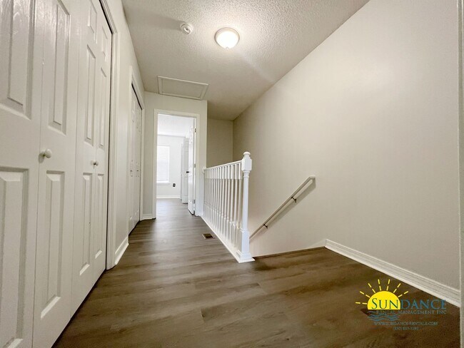 Building Photo - Spacious 2 Bedroom Townhouse near Hurlburt...
