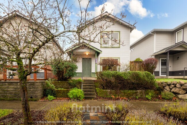 Building Photo - 1728 26th Ave S