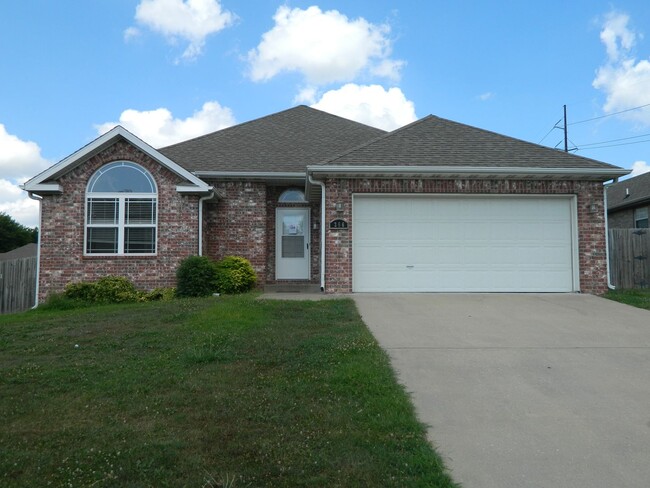 Primary Photo - Gorgeous 3 Bedroom 2 Bathroom Single Famil...