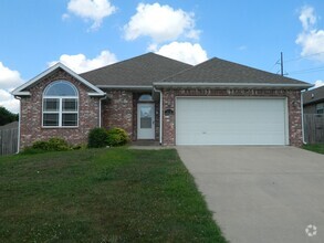 Building Photo - Gorgeous 3 Bedroom 2 Bathroom Single Famil...