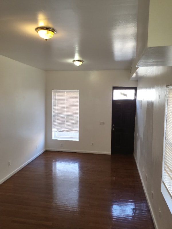 Building Photo - 1829 N Port St