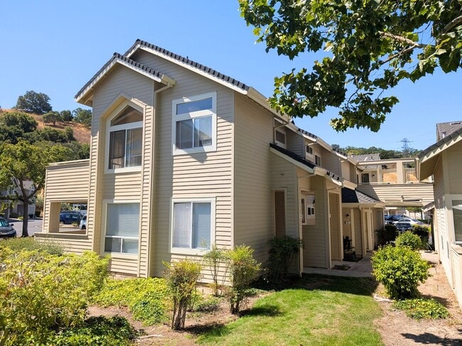 Building Photo - 347 Lagoon Cir