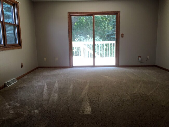 Building Photo - 701 Mink Ranch Rd