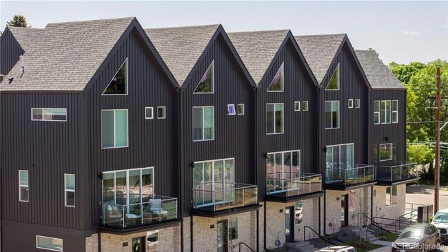 Primary Photo - LUX 3BD, 2.5BA University Hills Townhome w...