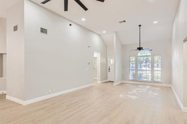 Building Photo - 201 Orchard Way