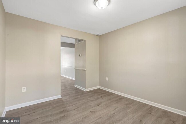 Building Photo - 7065 Leewood Forest Dr