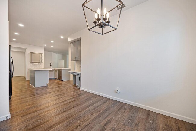Building Photo - 238 St Tropez Ln