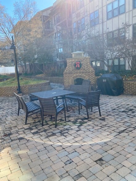 Building Photo - 445 W Blount Ave