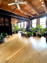 Building Photo - 400 S Green St